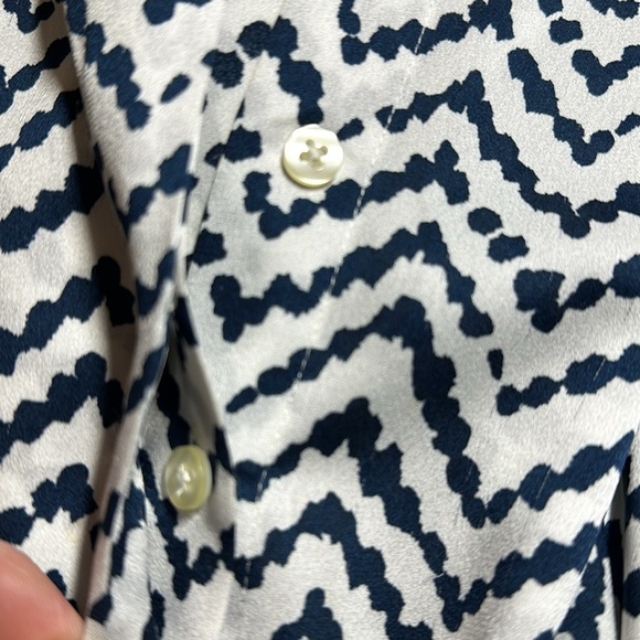 Ann Taylor long-sleeved button down blouse - Picture 5 of 6